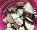 茄子と大根とみょうがのお味噌汁作り方1写真
