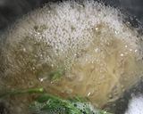ホタルイカとウドと春菊のペペロンチーノ作り方5写真