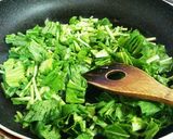 しらすとかぶの葉の塩昆布炒め☆作り方3写真