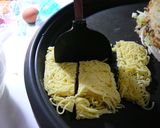 アッツアツ♪ピリ辛ソースで広島焼き♪作り方4写真