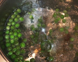 エンドウ豆と挽肉の卵とじ作り方1写真