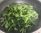 簡単。こごみのおひたし 麺つゆで作り方2写真