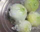 新玉葱と餅巾着のコンソメ煮★ボーイ直伝♪作り方3写真