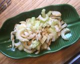 おつまみに！セロリとイカの燻製サラダ作り方4写真
