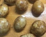 田舎風☆ジャガイモの転がし炒め作り方1写真