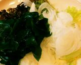 新玉ねぎと豚こま肉とワカメのサラダ作り方3写真