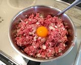【絶品簡単】チーズINハンバーグ作り方4写真