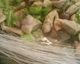 鶏の酒蒸し。バター風味♪春雨もいれて。作り方4写真