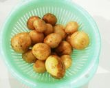 味がよくからむ♪新じゃがの煮っころがし☆作り方1写真