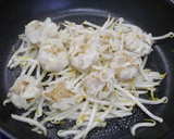 簡単！１鍋☆焼売ともやしのからし蒸し作り方2写真