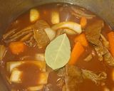 とろける柔らかさ！牛カルビ肉のデミ煮作り方4写真