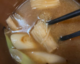 ごま油香る焦がしネギとエノキのみそ汁作り方6写真