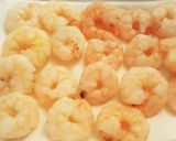 綺麗になれちゃう『海老とトマトのサラダ』作り方1写真