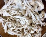 豚こま肉と新玉葱・しめじの甘辛生姜炒め煮作り方1写真