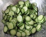 簡単♪便利♪きゅうり小口切りの塩麹まぶし作り方1写真