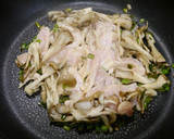 簡単！ムネ肉と舞茸のニラ茎味噌炒め作り方4写真