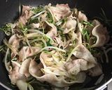 簡単！豚肉ともやしと豆苗の炒め物作り方5写真