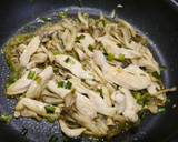 簡単！ムネ肉と舞茸のニラ茎味噌炒め作り方5写真