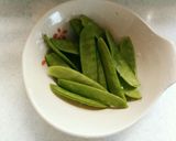 ♦新玉ねぎ&絹さやのお味噌汁♦作り方2写真