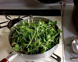 つまみ菜としめじの和え物作り方3写真