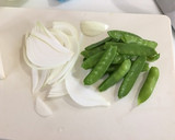 簡単ヘルシー♡絹さやと新玉ねぎの卵とじ丼作り方1写真