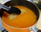 旨味凝縮☆炒めトマトのカレー春雨スープ！作り方5写真