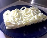 焼肉マヨ釜玉サラダうどん作り方1写真