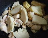 鶏肩肉と筍の炒め煮作り方1写真