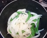 簡単☆スナップえんどうと新玉マヨポン炒め作り方2写真