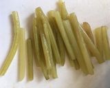 大人のおつまみ☆フキのペペロンチーノ作り方1写真