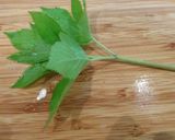 わらびのように食べられる明日葉のみそ汁作り方1写真