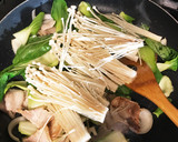 豚バラとえのきと青梗菜のにんにく醤油炒め作り方3写真