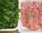 レタスの外葉と豚肉のオイスターマヨ炒め作り方1写真