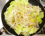 焼きそばみたい♪もやし豚キャベソース炒め作り方3写真