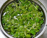 簡単！牛肉と豆苗のオイスタ炒め作り方1写真