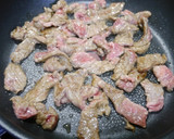簡単！牛肉と豆苗のオイスタ炒め作り方3写真