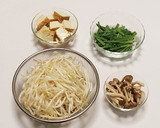 簡単☆厚揚げともやしキノコの塩麹炒め作り方1写真