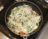簡単☆厚揚げともやしキノコの塩麹炒め作り方5写真