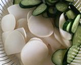 簡単かぶときゅうりの塩昆布和え作り方1写真