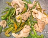 豚肉とピーマンのマスタード炒め作り方3写真