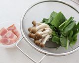 ほうれん草ベーコンしめじのトマトパスタ♪作り方1写真