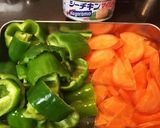 ピーマンとにんじんとツナの蒸し煮作り方1写真