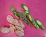お弁当に簡単☆アスパラとウインナー炒め☆作り方1写真