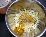 簡単！サバ缶＋餃子の皮☆揚げピザ作り方1写真