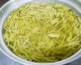 simple料理　フキと油揚げの炒め煮作り方2写真