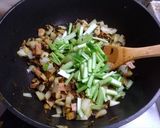 3種キノコ、昆布、野菜などのソース炒め作り方6写真