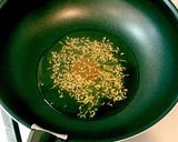 豚肉と豆苗のクミンオイル炒め作り方2写真