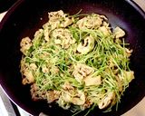 豚肉と豆苗のクミンオイル炒め作り方4写真