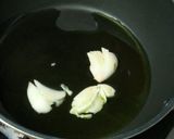 シーフードとパクチーのアヒージョ・パスタ作り方3写真