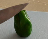 超簡単！ピーマンの種をよけて切る方法作り方1写真